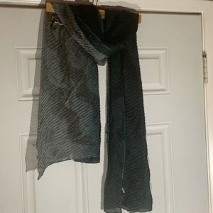 Green fading scarf